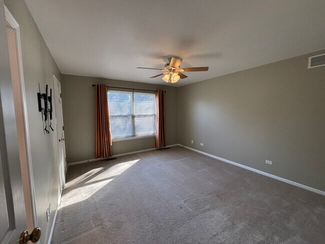 Building Photo - 1416 Finch Dr