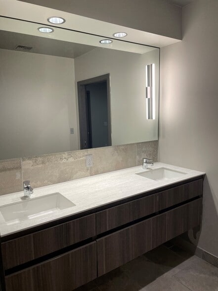 Bathroom - 1011 W 1st Ave