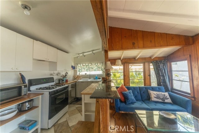 Building Photo - 34458 Camino El Molino