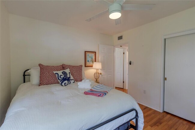 Building Photo - 1800 Pass a Grille Way