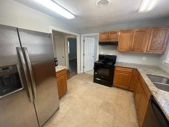 Building Photo - MOVE IN SPECIAL $500 DEPOSIT/FREE MONTHS R...