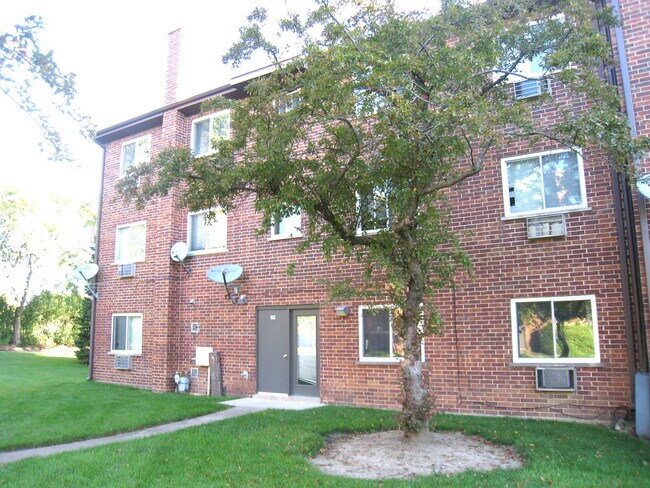 Building Photo - 187 Pickwick Dr