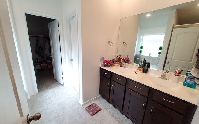 Building Photo - 22607 Castello Lakes Dr