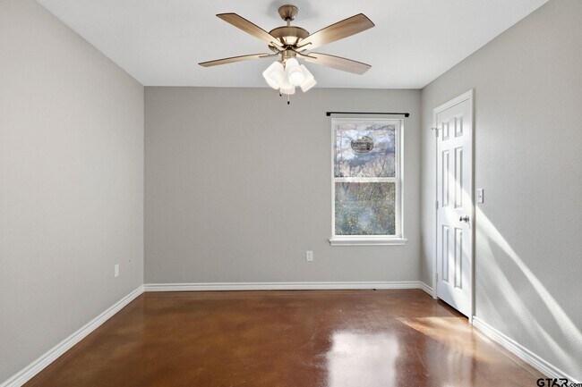 Building Photo - 336 Timberline Dr