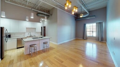 Building Photo - 769 N High St