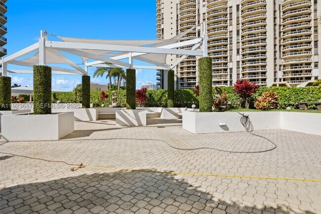 Building Photo - 20185 E Country Club Dr