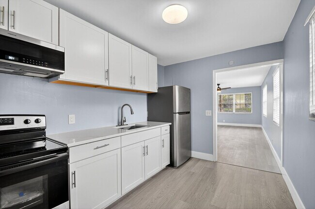 Building Photo - 549 21st St
