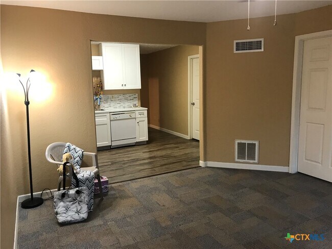 Building Photo - 4841 TX-35