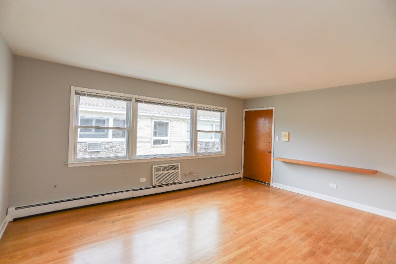 Building Photo - 8614 W Berwyn Ave