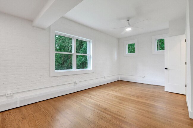 Building Photo - 50 Old Balmville Rd