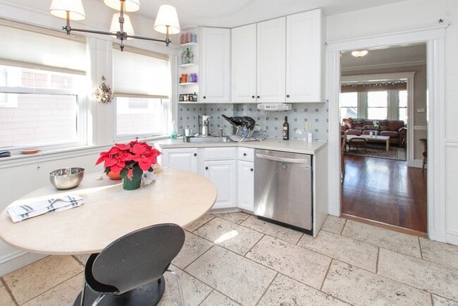 Building Photo - 25 Priesing St