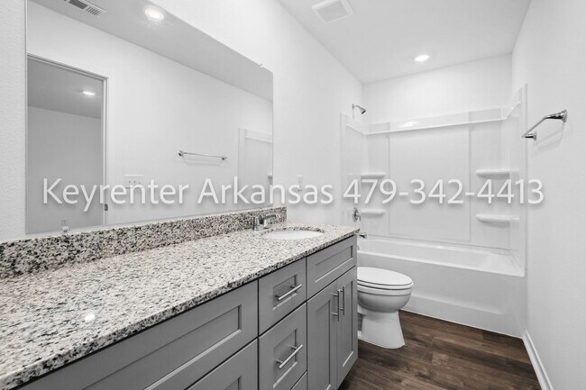 Building Photo - Stunning Newer Construction in Fayetteville!