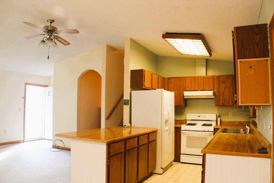 kitchen - 15160 E Robin Ln