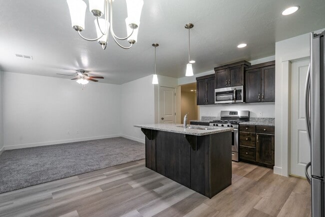 Building Photo - Desert Canyons End Unit – 4-Bedroom, 2.5-B...
