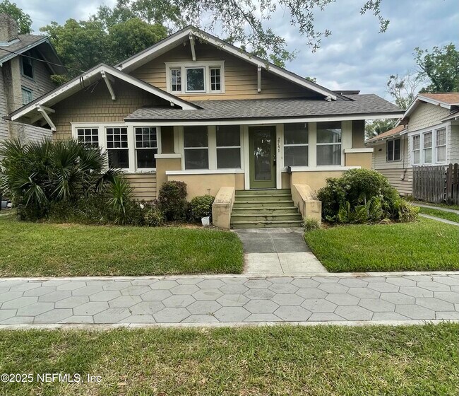 Primary Photo - 2741 Oak St