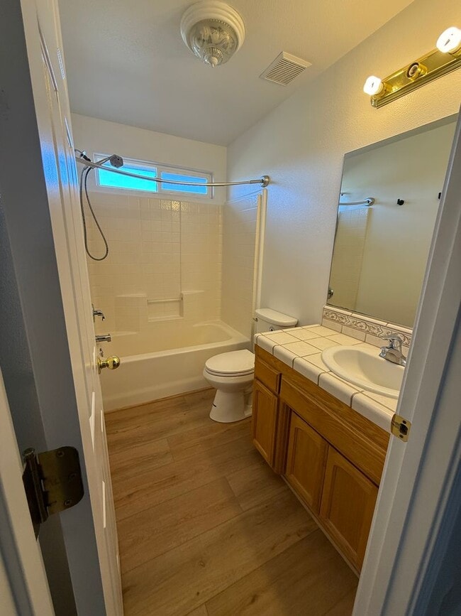 Building Photo - Great home in shandon