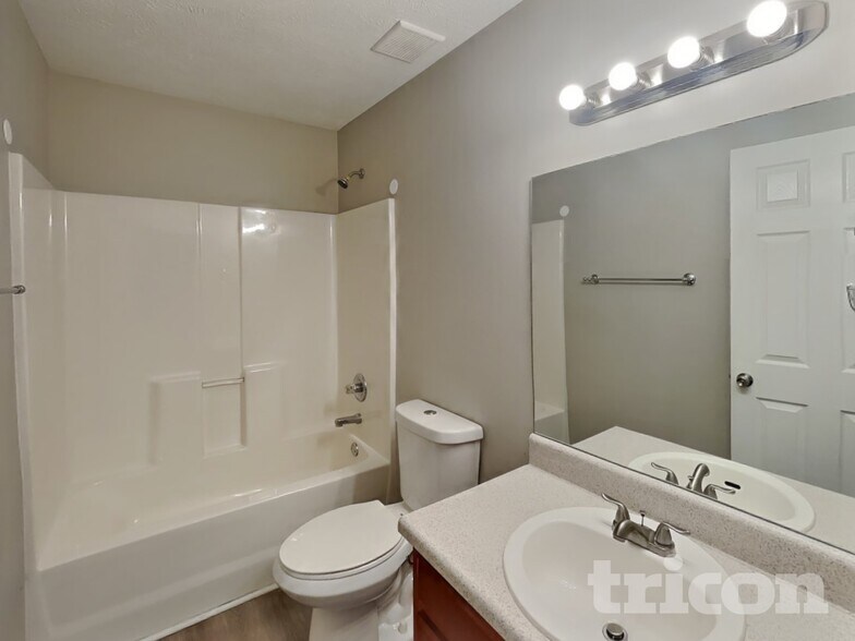 Building Photo - 9021 Macbeth Dr