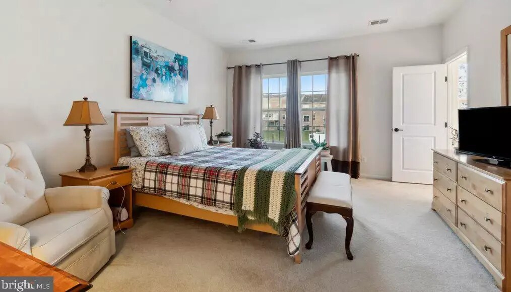 Master bedroom - 1280 Rannoch Ln
