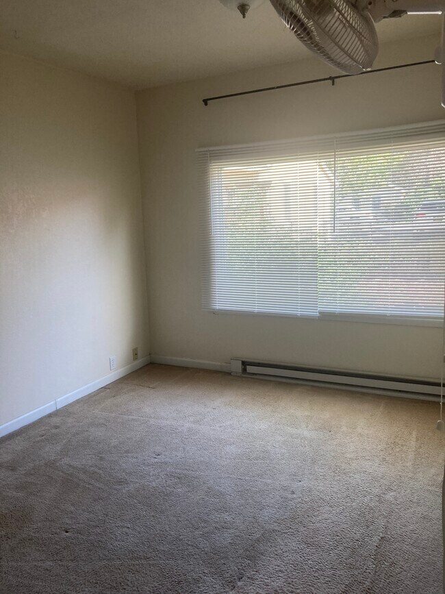 Building Photo - 1430 Pinyon Ave