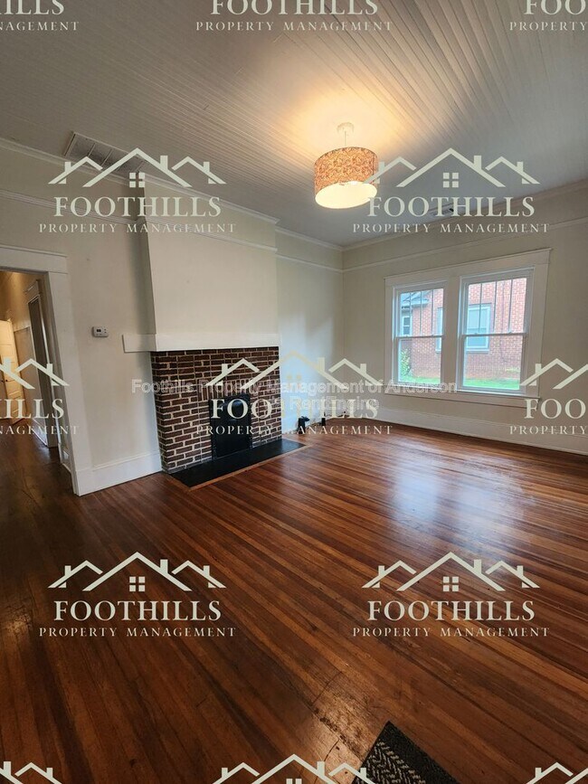 Building Photo - 1208 W Whitner St