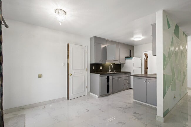 Building Photo - Available Now or Fall. Old East Davis Rental with Spacious Yard, Bonus Room & Easy Bike Access to...