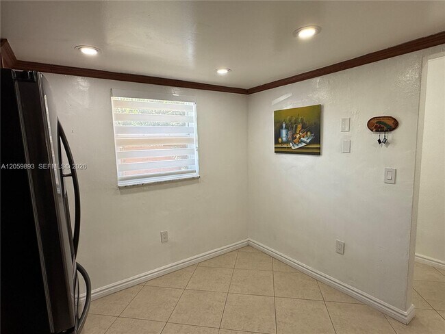 Building Photo - 1100 W 35th St