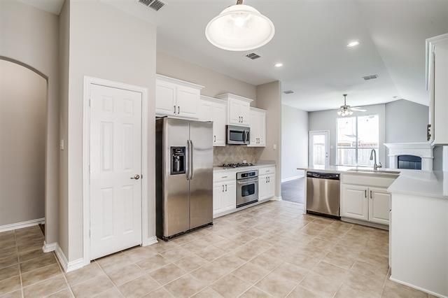 Building Photo - 2692 Lake Ridge Dr