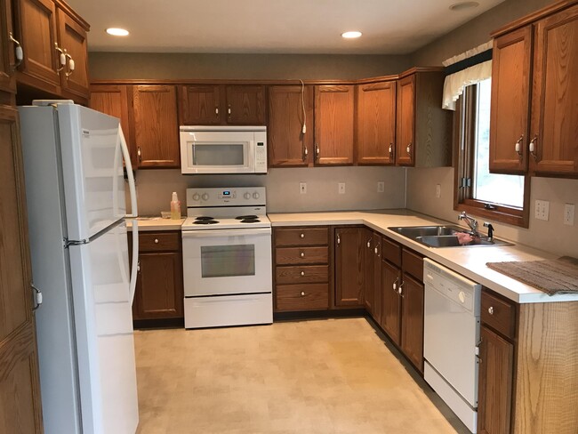 Building Photo - 783 Holly Creek Dr