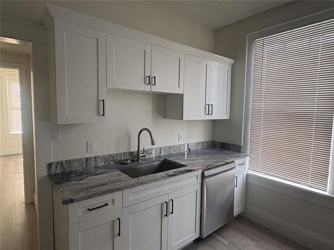 Building Photo - 729 E Palmetto St