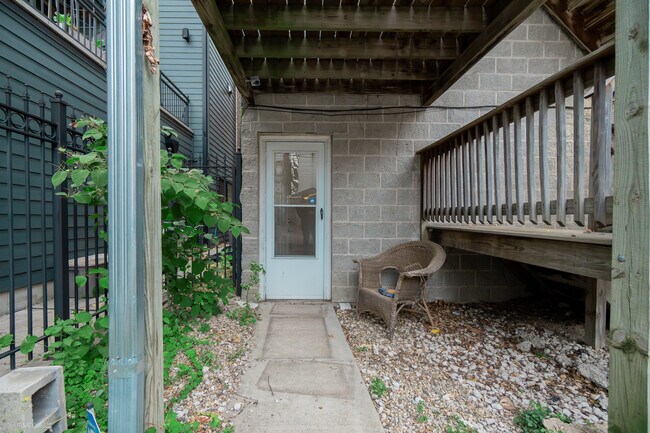 Building Photo - 822 S Bishop St