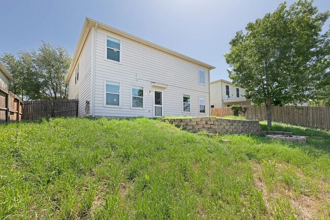 Building Photo - Rare 5 Bedroom Home Available for Immediat...