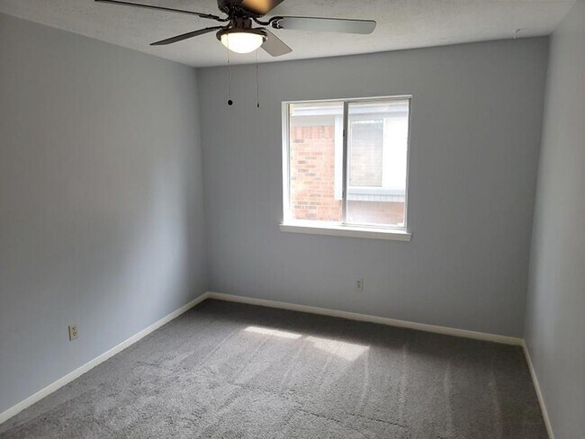 Building Photo - 9406 Walnut Glen Dr