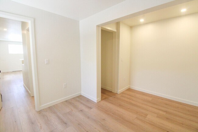 Building Photo - 392 Santa Maria Ave