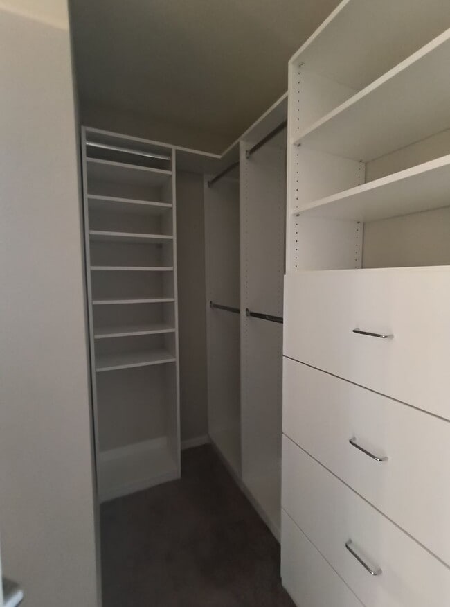 Building Photo - SOLAR ENGERY HOME!!! 4 BEDROOM 2 BATHROOM IN AUBURNDALE.