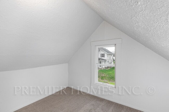 Building Photo - 3 Bed Home with Basement & Off-Street Parking – $1,395/mo