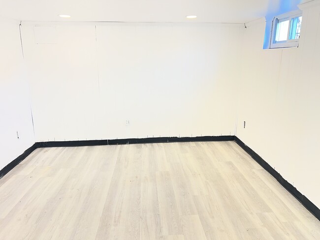 Building Photo - 51 Madison Dr