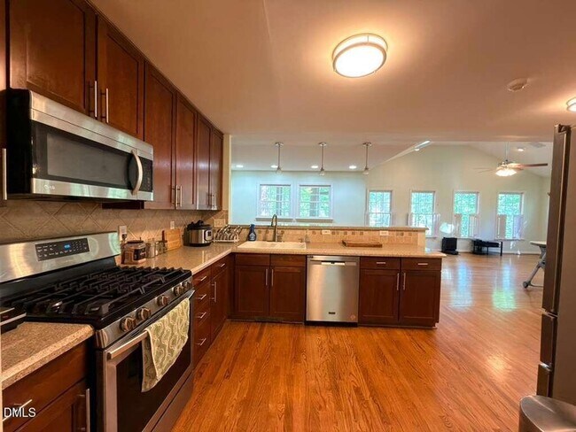 Building Photo - 109 E Seve Ct