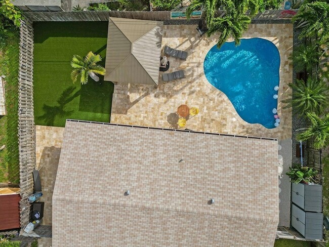 Building Photo - 2750 NE 10th Ave