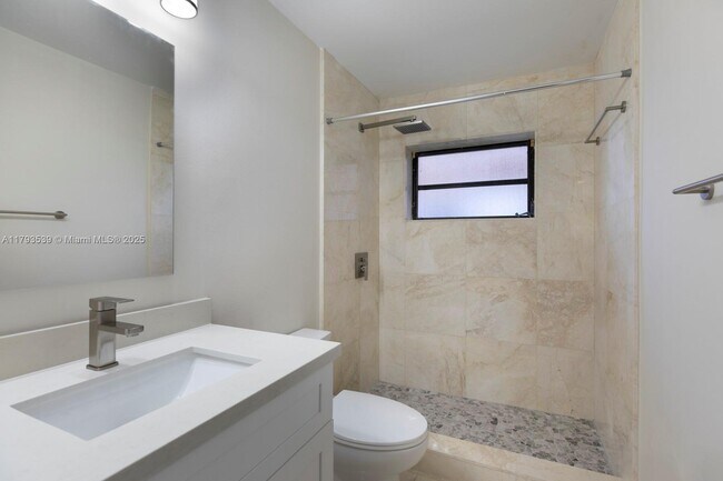 Building Photo - 2733 SW 31st Pl