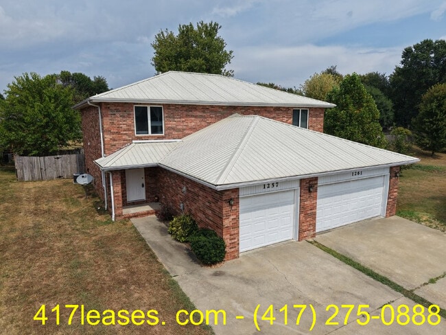 Building Photo - 1257 E Lakewood St