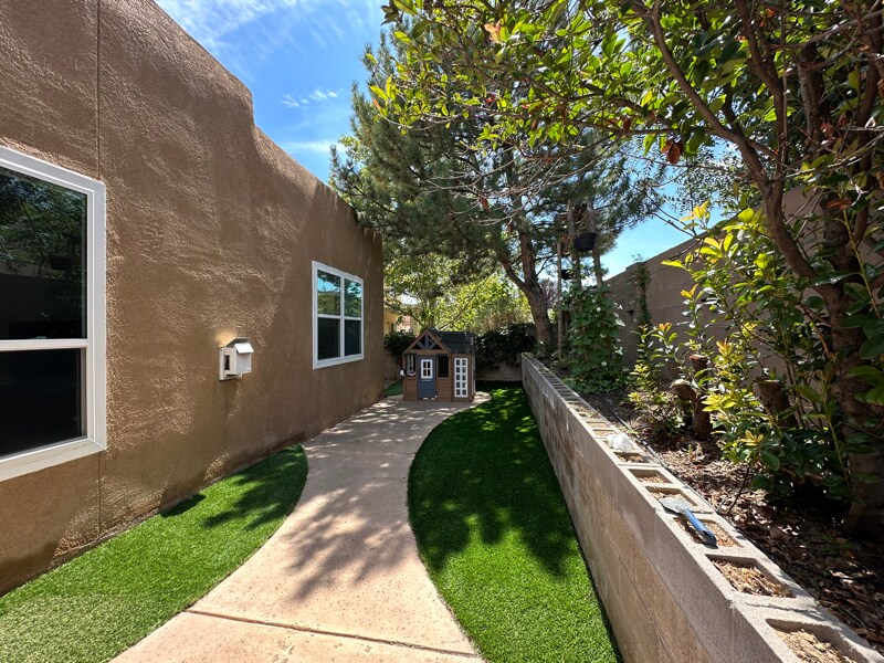 Building Photo - 10215 Marin Dr NW