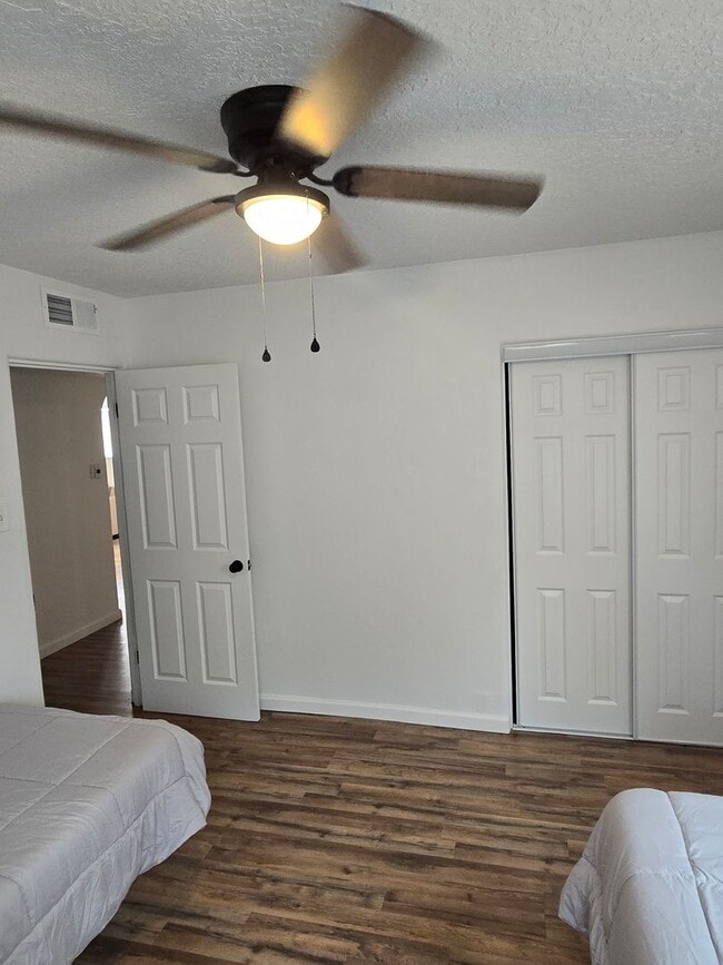 Building Photo - Recently updated 4 bedroom 4 bathroom house in the UNM  North Campus area!
