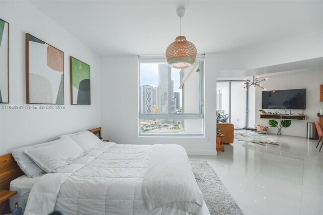 Building Photo - 350 S Miami Ave