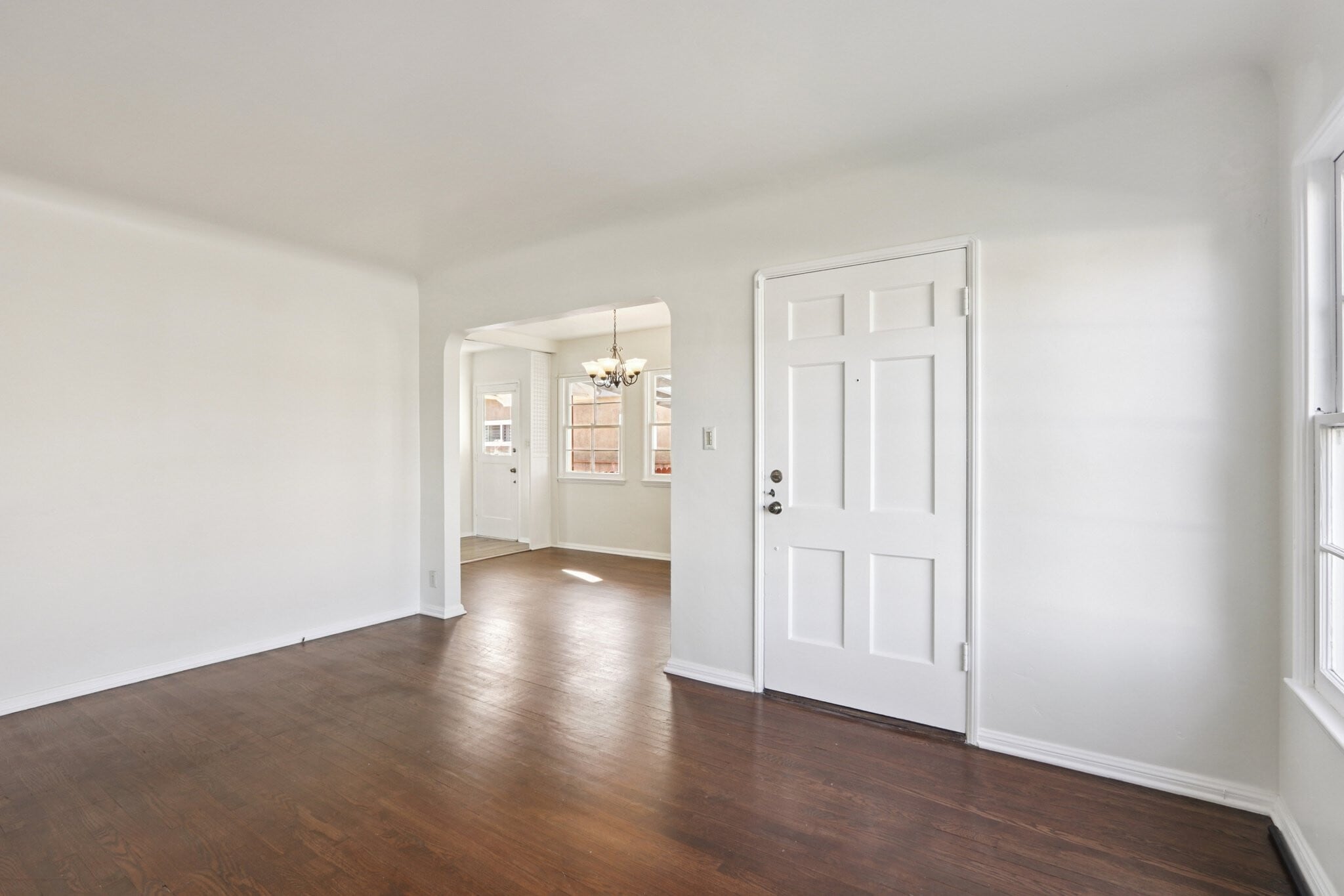 Building Photo - 8426 Alverstone Ave
