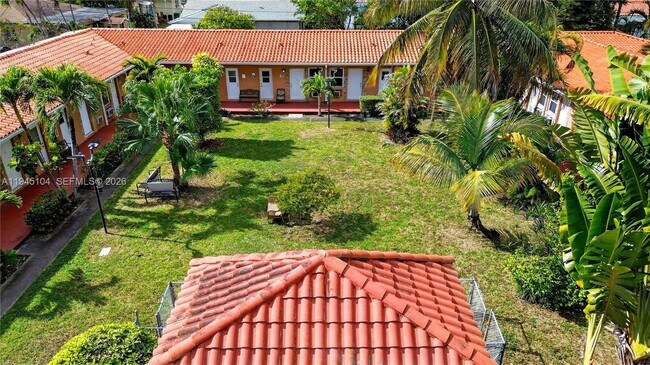 Building Photo - 140 SW 30th Ct