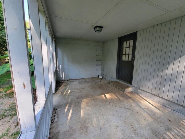 Building Photo - Section8 Accepted