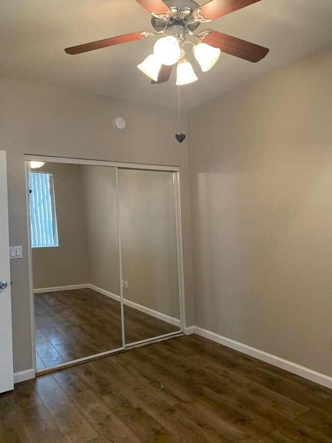 Building Photo - Beautiful 3 bedroom Condo in Summerlin- 2 ...