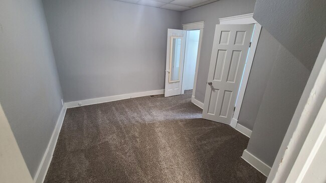 Building Photo - 112 S Crysler Ave