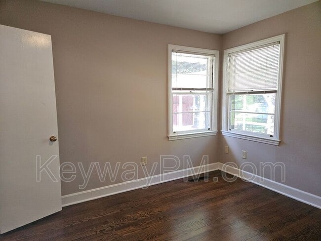 Building Photo - 13 Erskine Ln