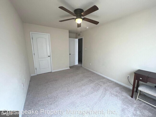 Building Photo - 3 br, 3.5 bath House - 1009 Red Clover Road